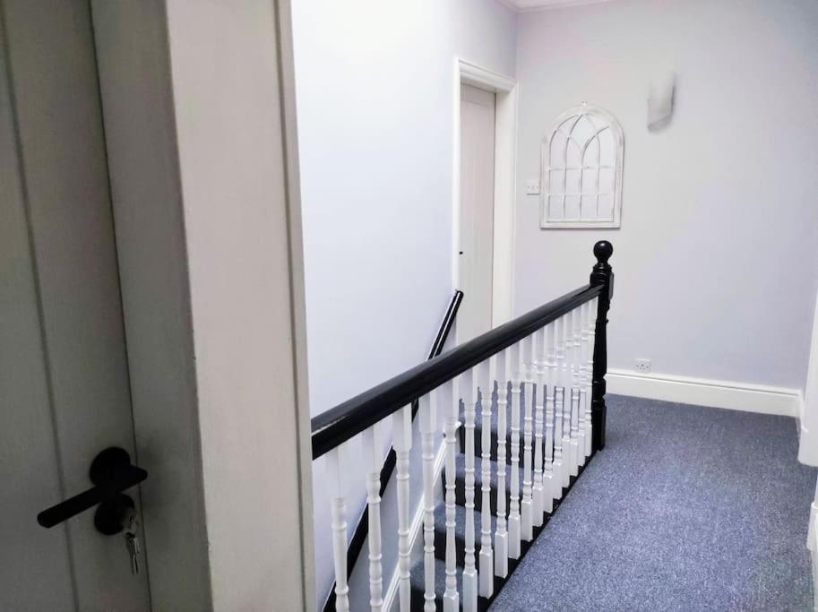 Atrium House Guest House Hazel Grove المظهر الخارجي الصورة