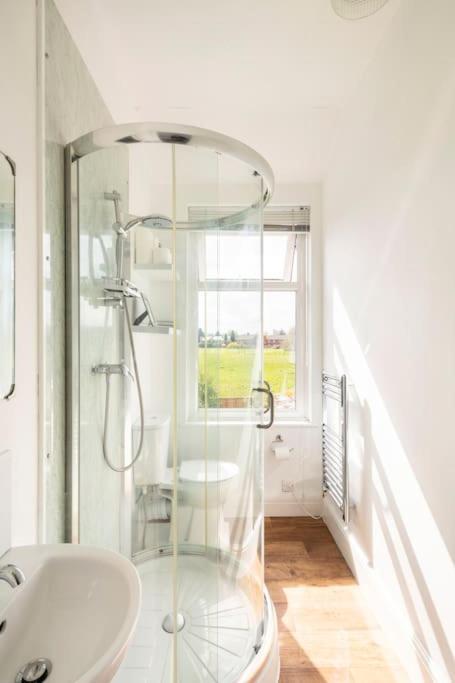 Atrium House Guest House Hazel Grove المظهر الخارجي الصورة